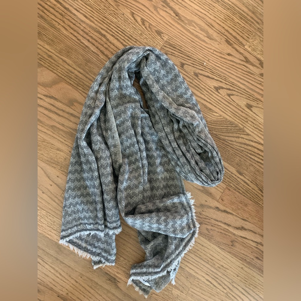 Grey patterned cashmere blanket scarf/wrap